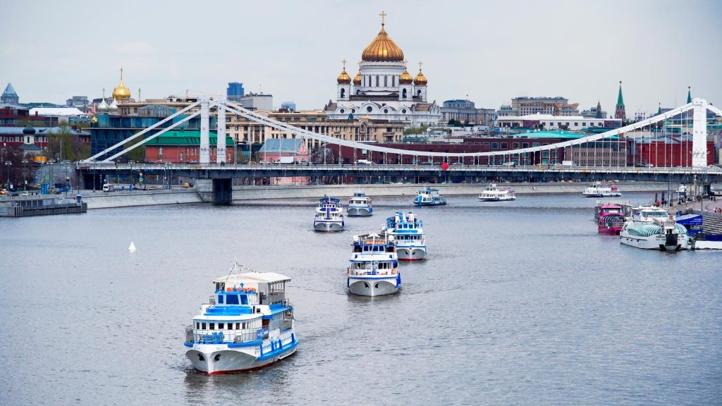 Прогулки на теплоходе по Москве